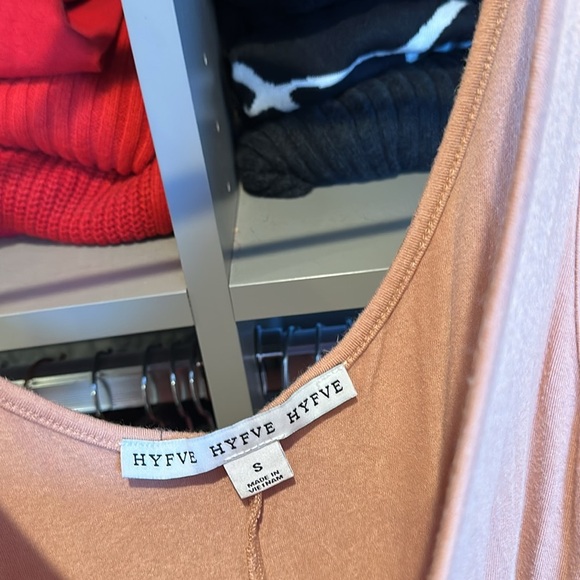 HYFVE tannish peach sleeveless scoop neck tie front elastic waistband romper S - Picture 2 of 3